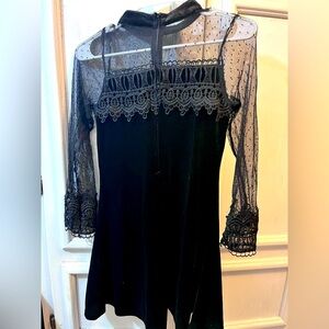 Vestido negro para niña 
Talla 14 
Usado